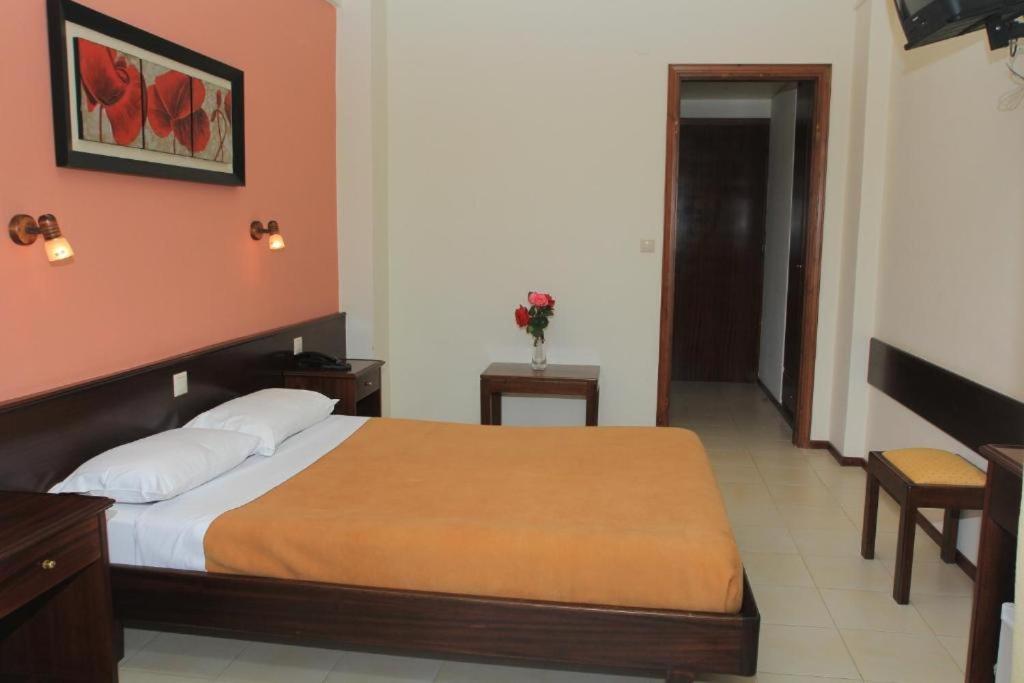 גאוביה Fiori Hotel מראה חיצוני תמונה