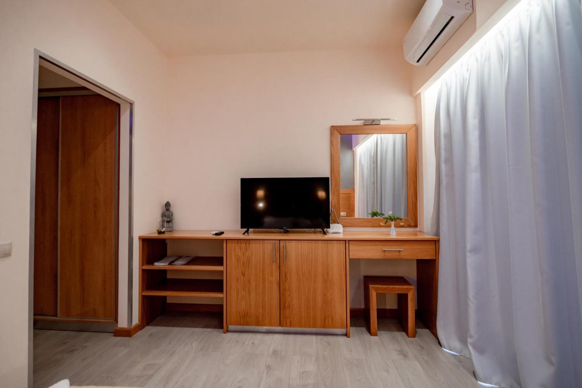 גאוביה Fiori Hotel מראה חיצוני תמונה