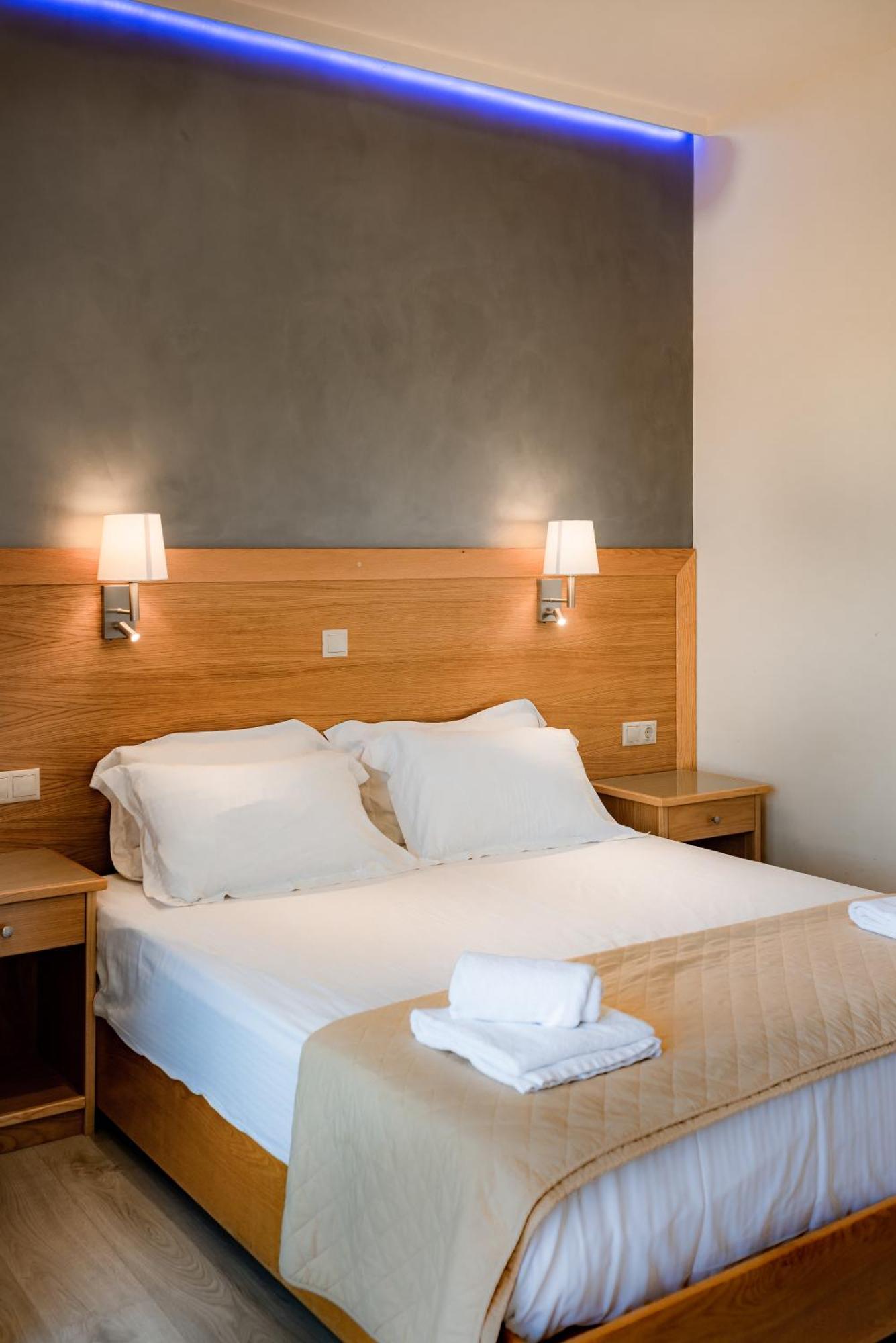 גאוביה Fiori Hotel מראה חיצוני תמונה